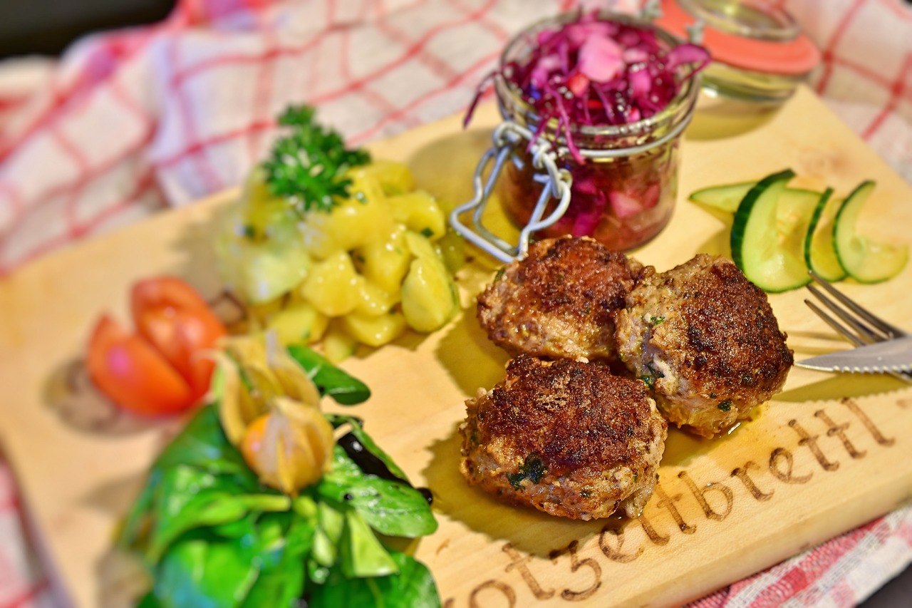Rüyada İnegöl Köftesi Yemek