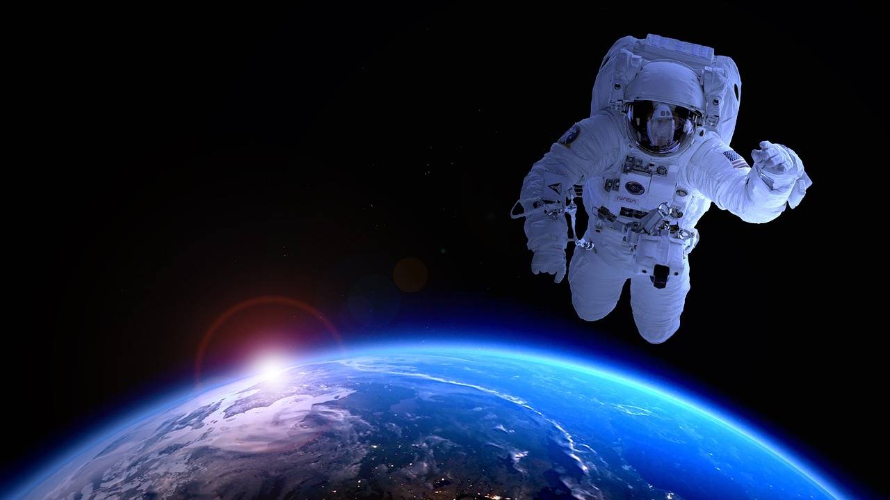 Rüyada bir astronot olarak uzayda yürümek