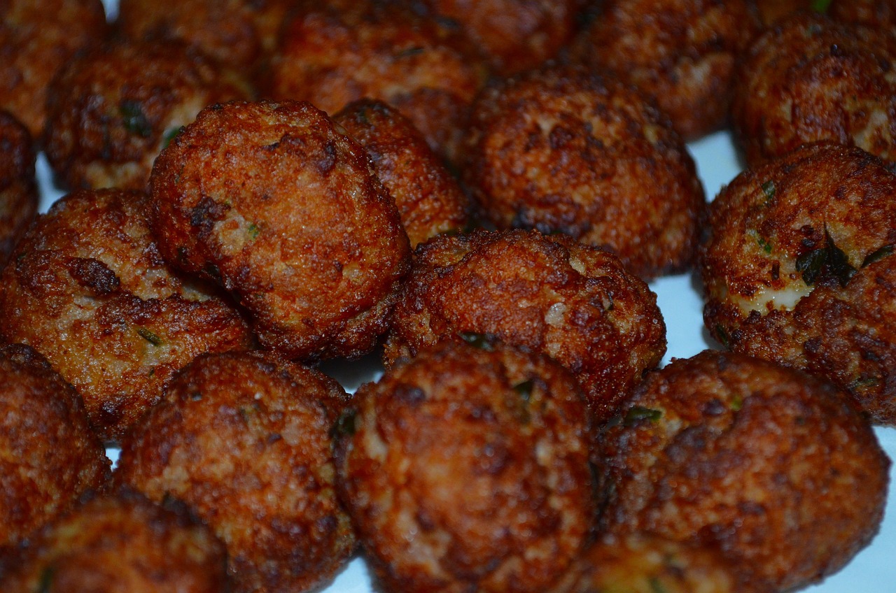 Rüyada Sini Köftesi Yemek