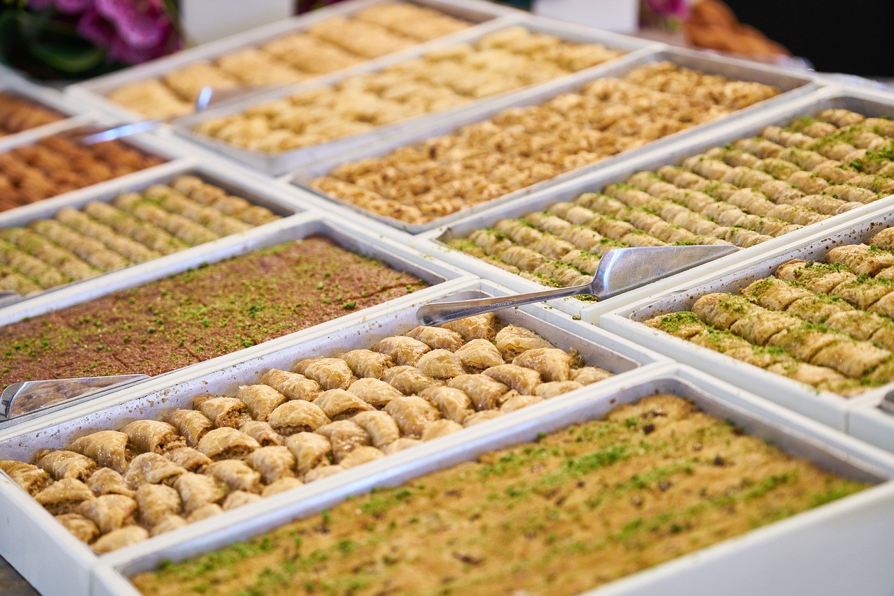 Rüyada Bademli Baklava Yemek