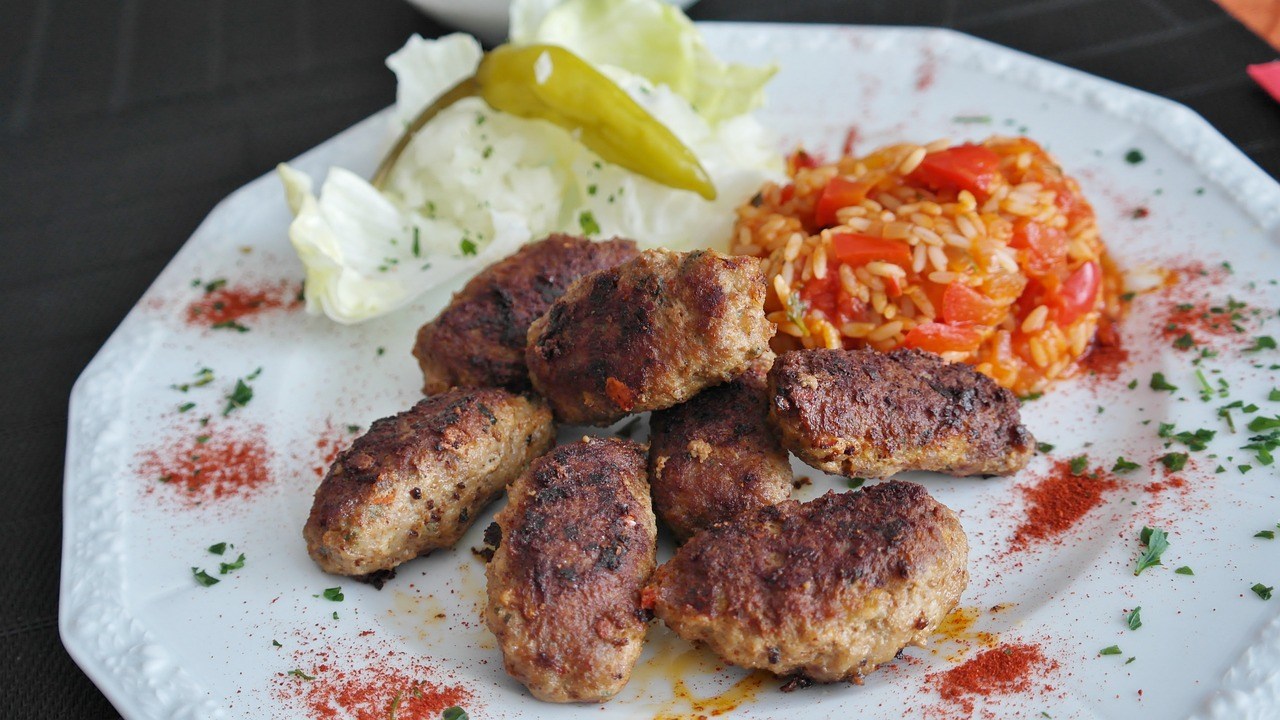 Rüyada Odun Köfte Yemek