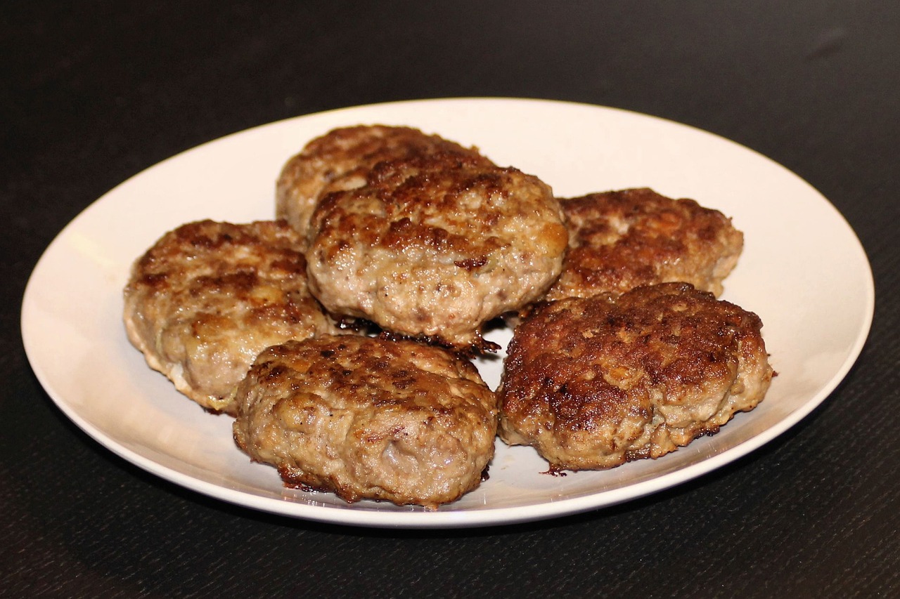 Rüyada Sarmısaklı Köfte Yemek