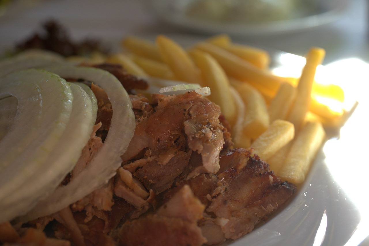 Rüyada Köfteli Kebap Yemek