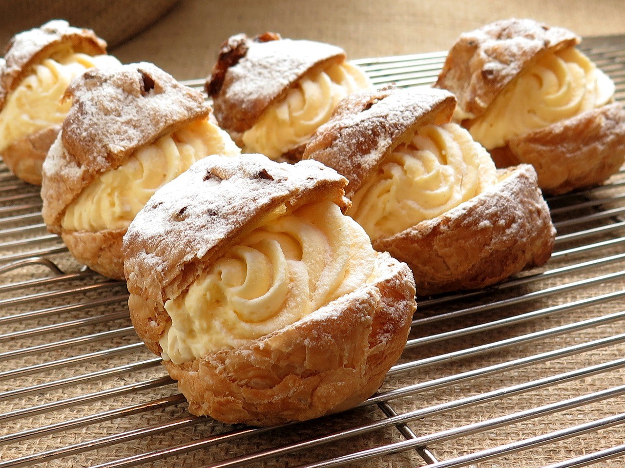 Rüyada Karamelli Profiterol Yemek