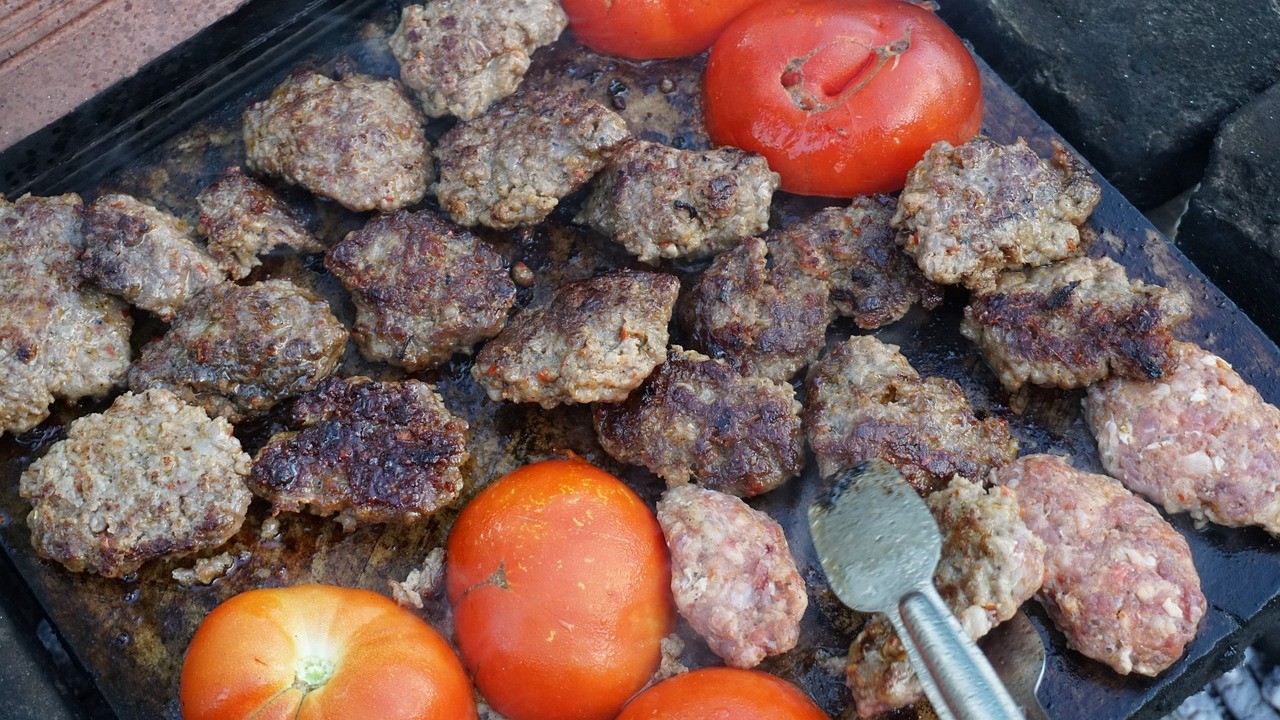 Rüyada Tükürüklü Köfte Yemek 