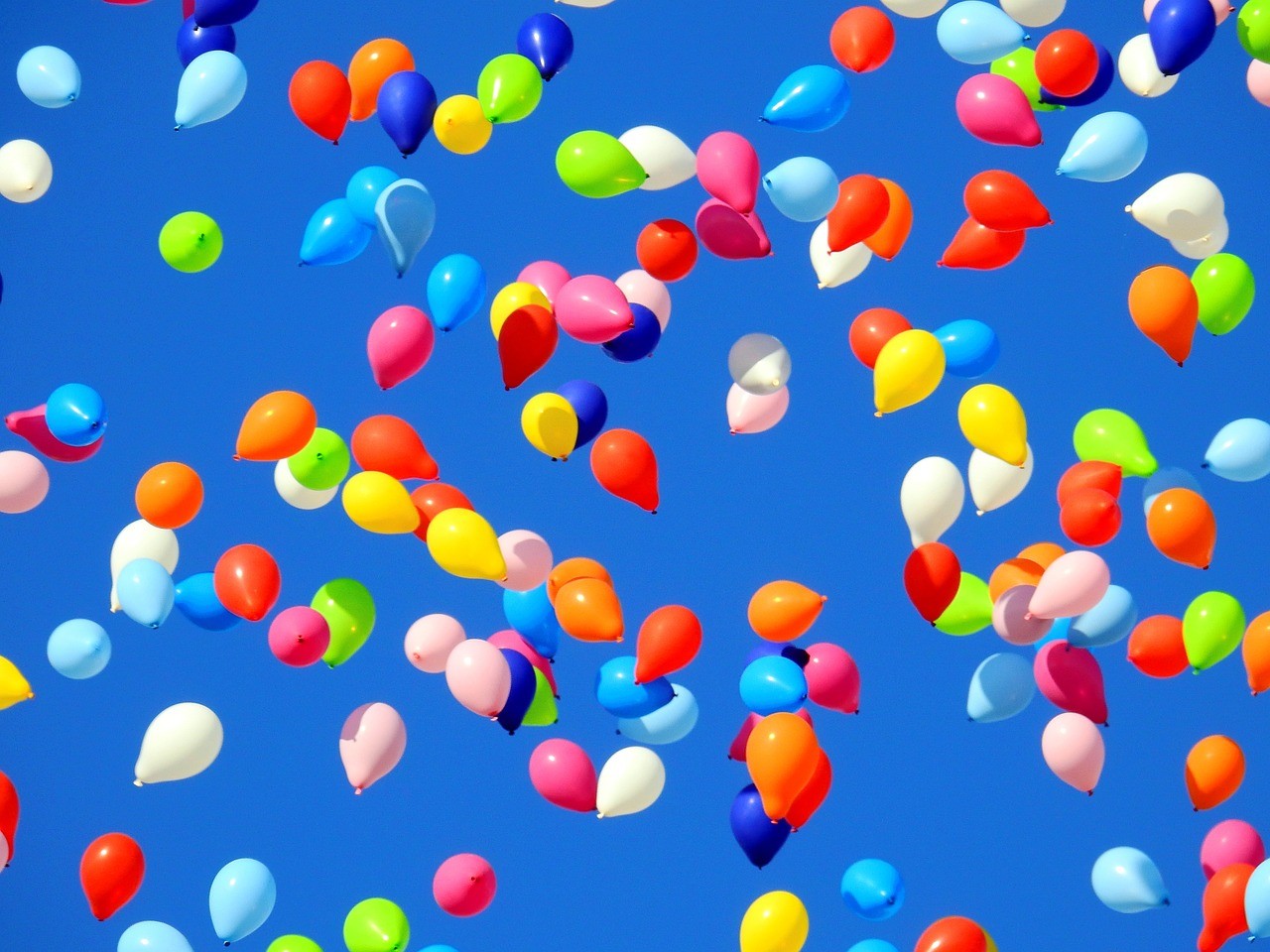 Rüyada Renkli Balonlarla Süslü Masa Görmek