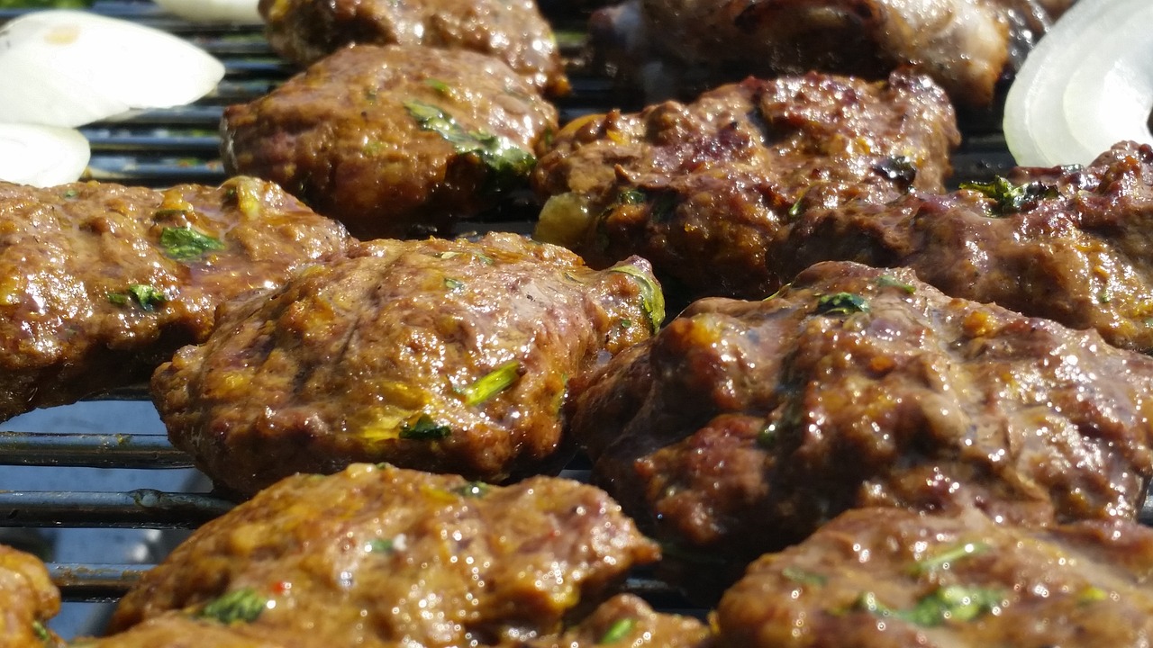 Rüyada Şiş Köfte Yemek