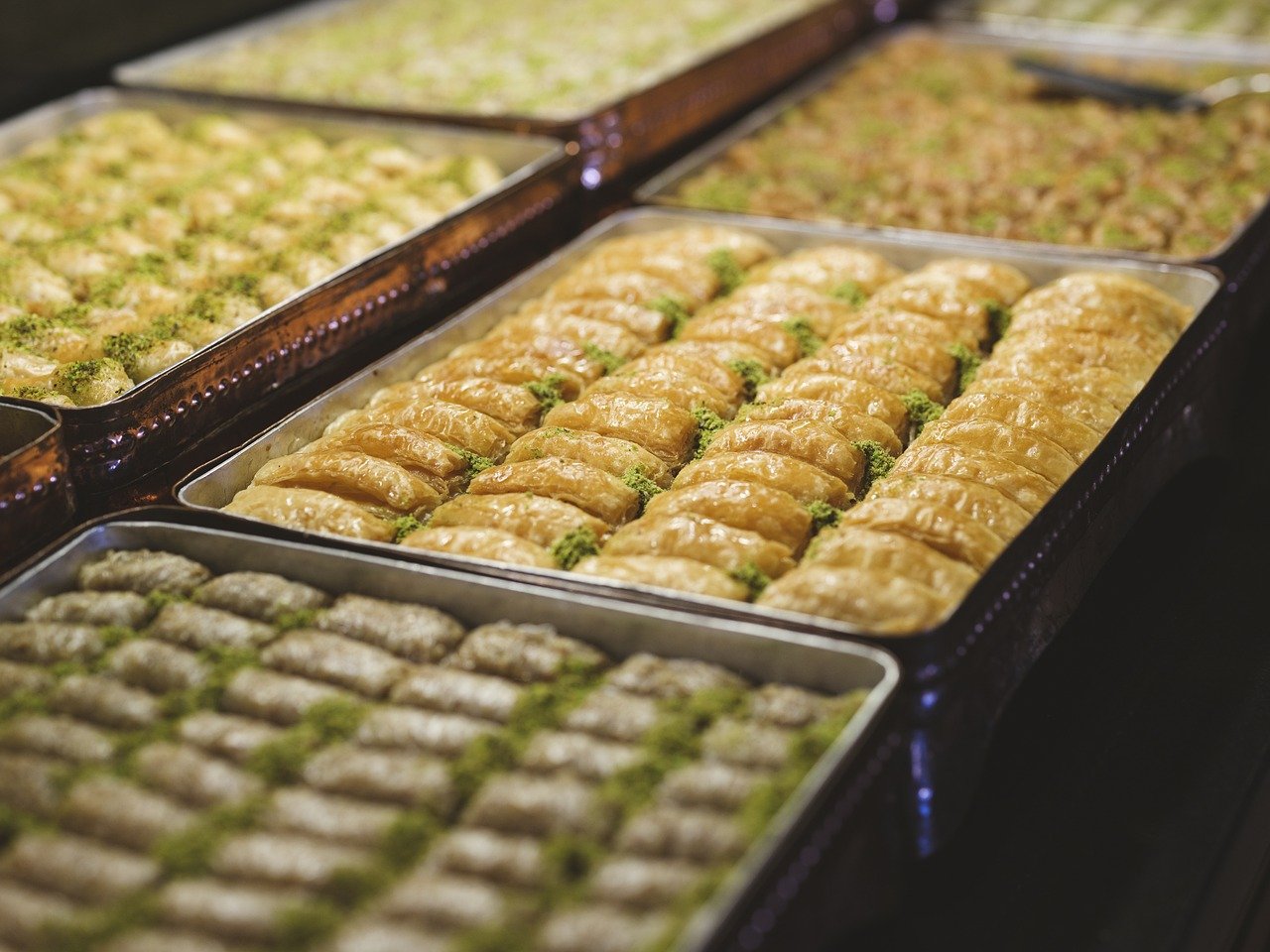 Rüyada Tırtıl Baklavası Yemek